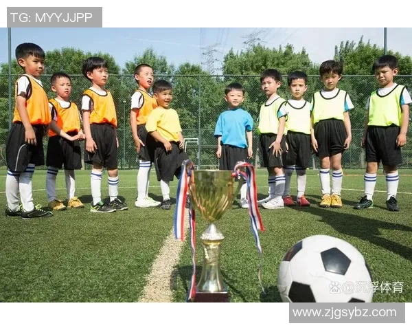 一条腿大一条腿小的传奇足球球星成长背后的励志故事